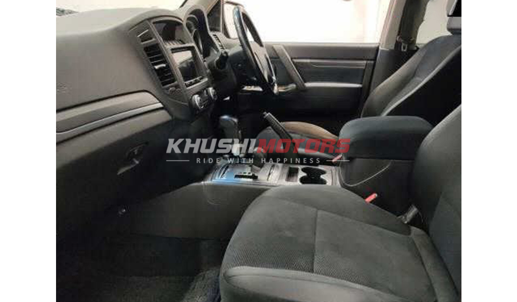 2007 Mitsubishi Pajero image-5
