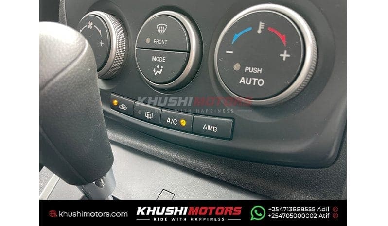 2015 Mazda Premacy image-7