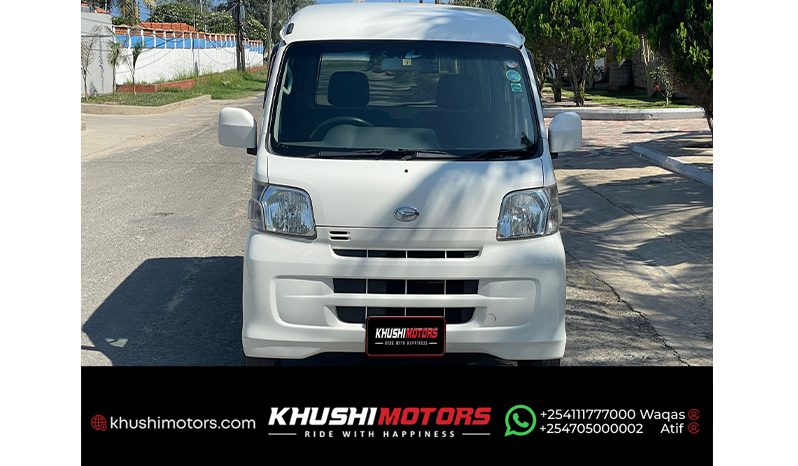 2015 Daihatsu Hijet Van image-1