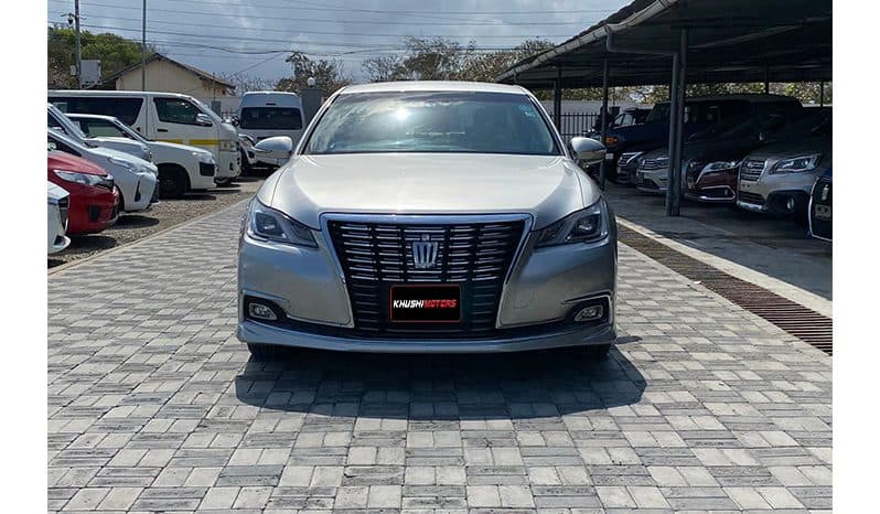 2016 Toyota Crown image-1