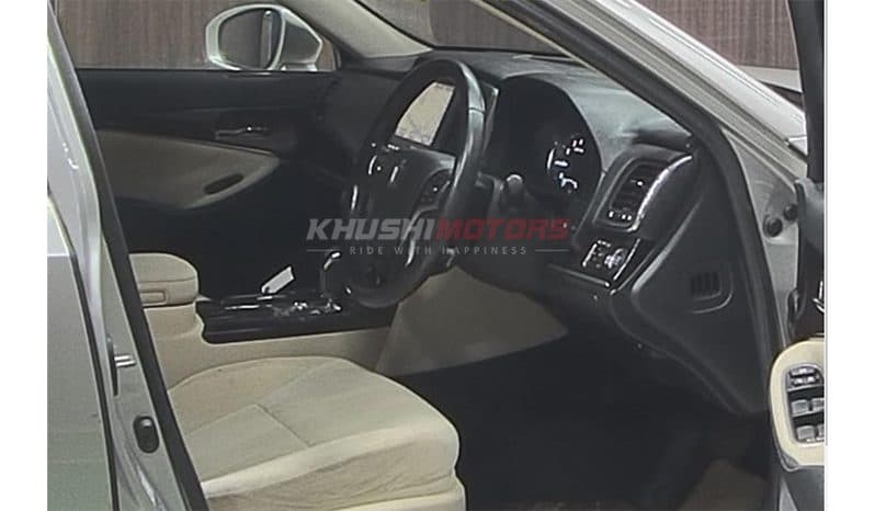 2016 Toyota Crown image-2