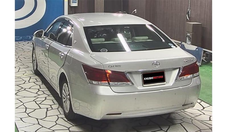 2016 Toyota Crown image-3
