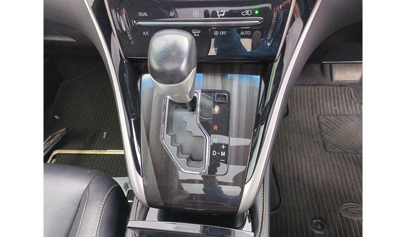 2019 Toyota Harrier Elegance image-4