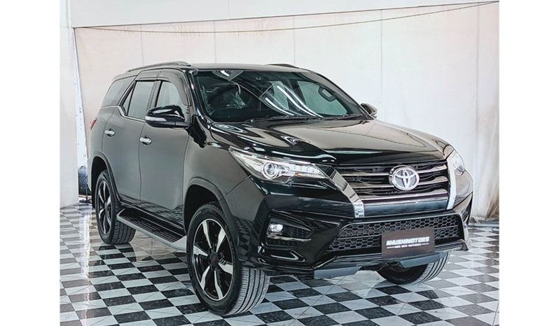 2019 Toyota Fortuner image-1