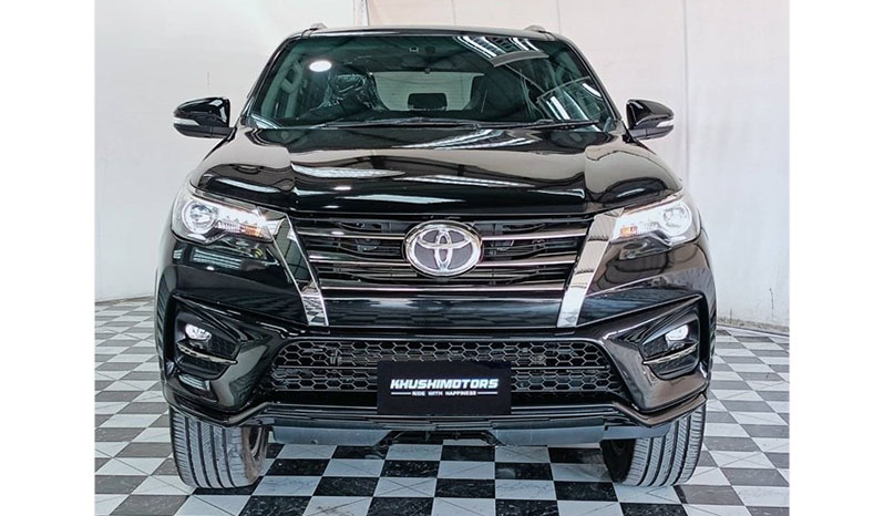 2019 Toyota Fortuner image-2
