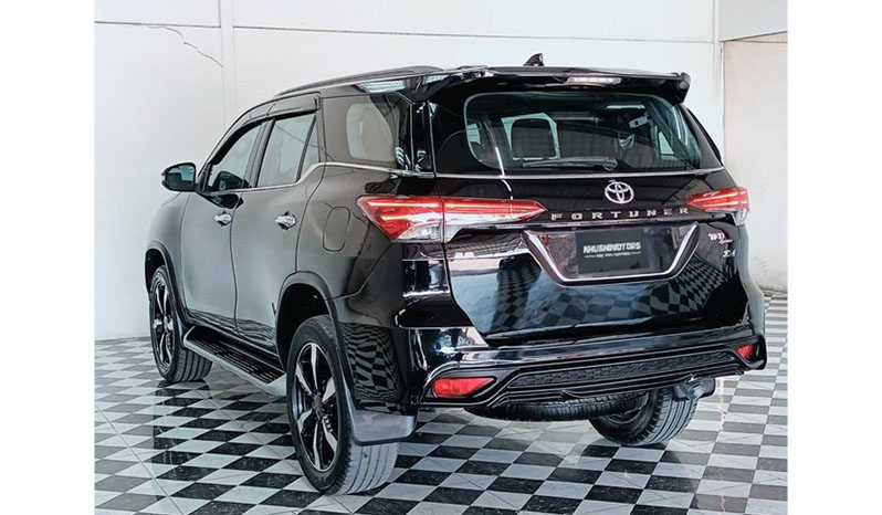 2019 Toyota Fortuner image-4