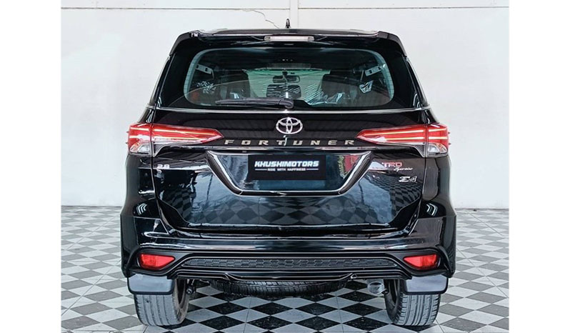 2019 Toyota Fortuner image-5