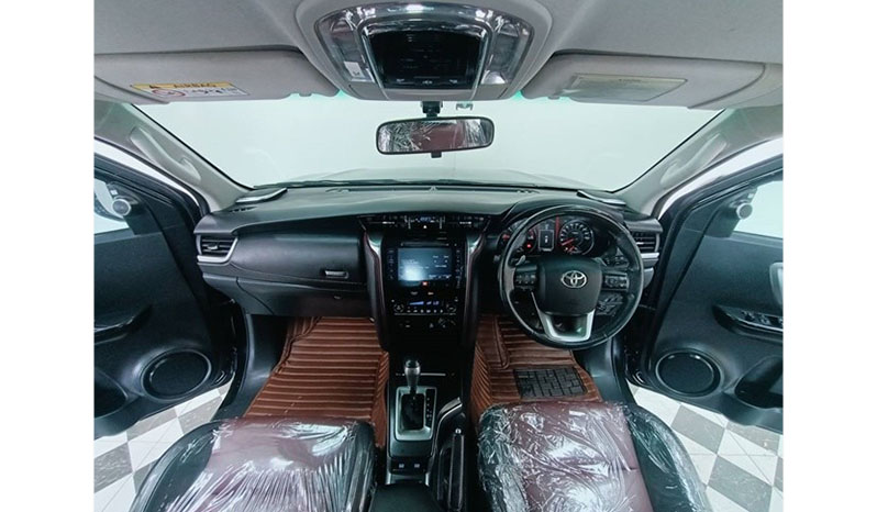 2019 Toyota Fortuner image-8