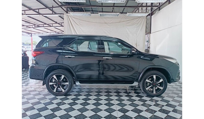 2019 Toyota Fortuner image-12