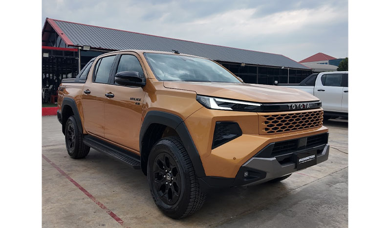 2025 Toyota Hilux image-1