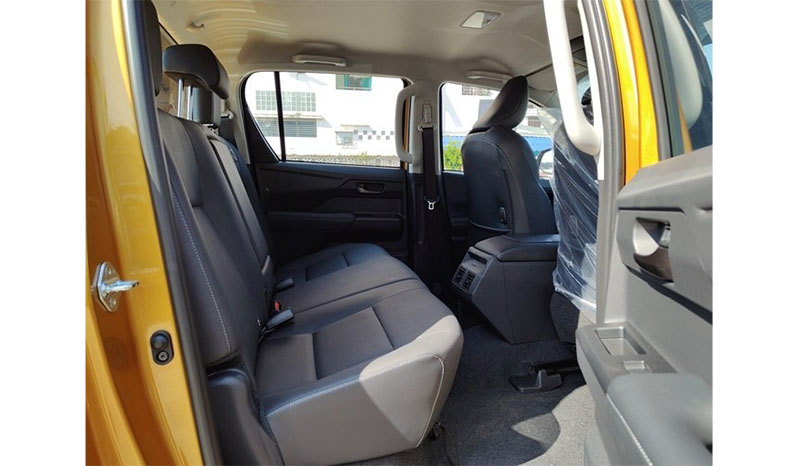 2025 Toyota Hilux image-2