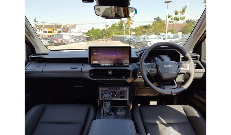 2025 Toyota Hilux image-4