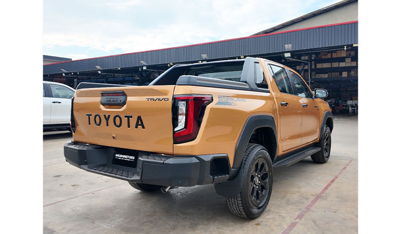 2025 Toyota Hilux image-5