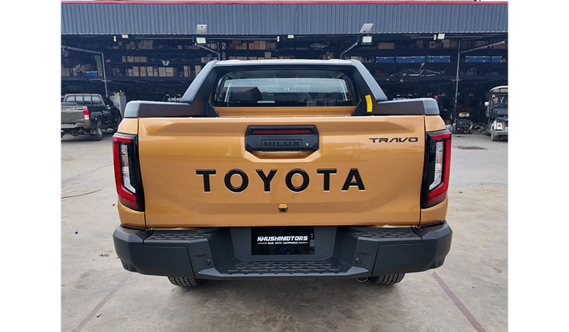 2025 Toyota Hilux image-6