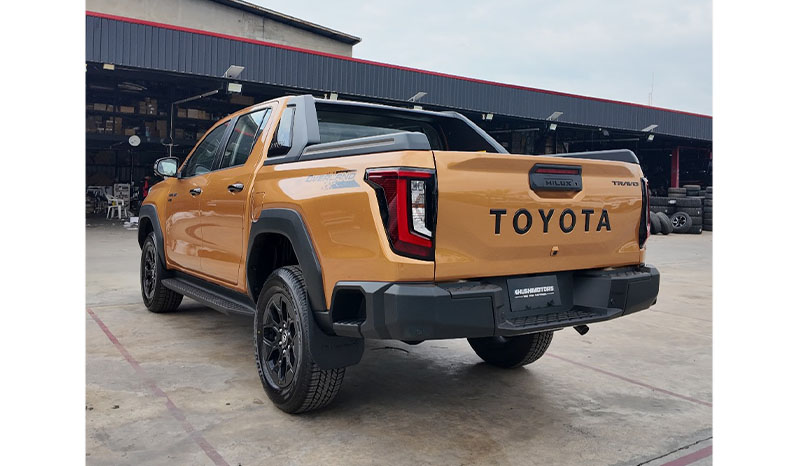 2025 Toyota Hilux image-7