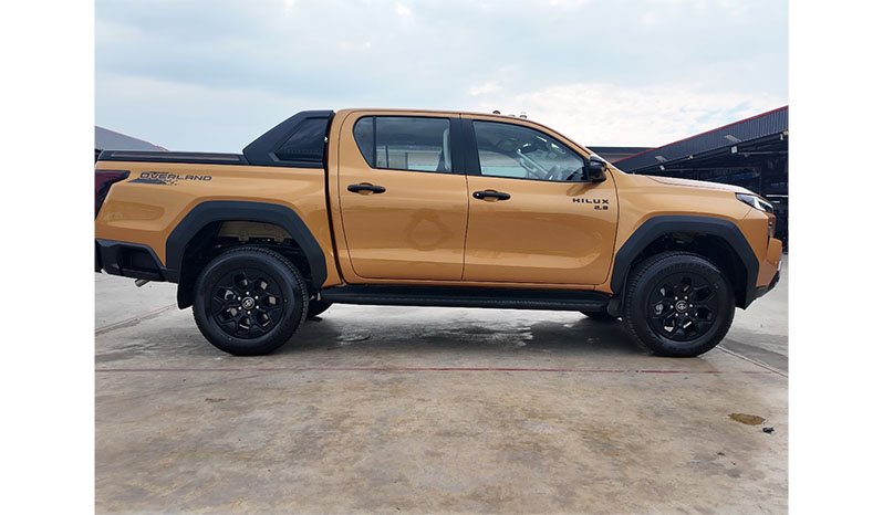 2025 Toyota Hilux image-9