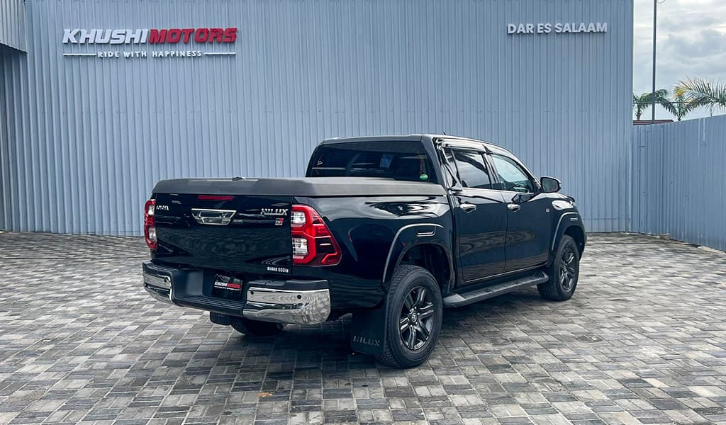2021 Toyota Hilux image-13