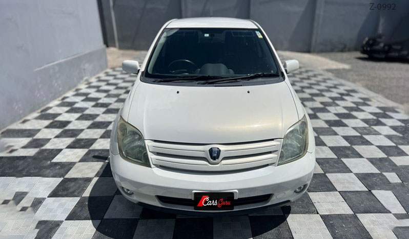 2004 Toyota IST image-1