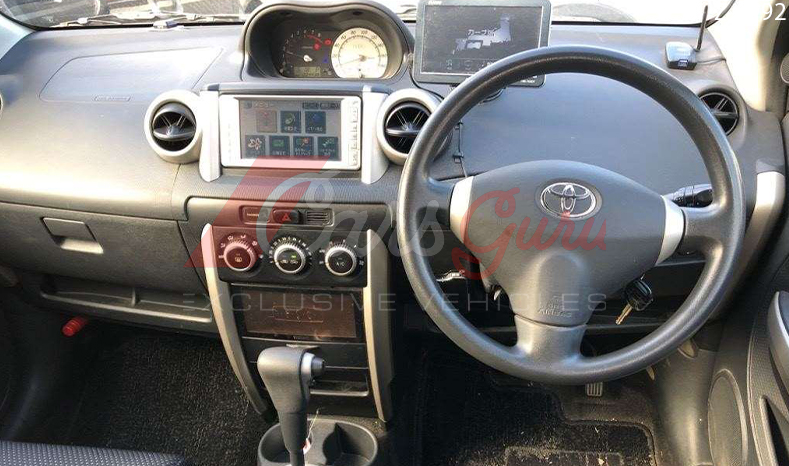 2004 Toyota IST image-8