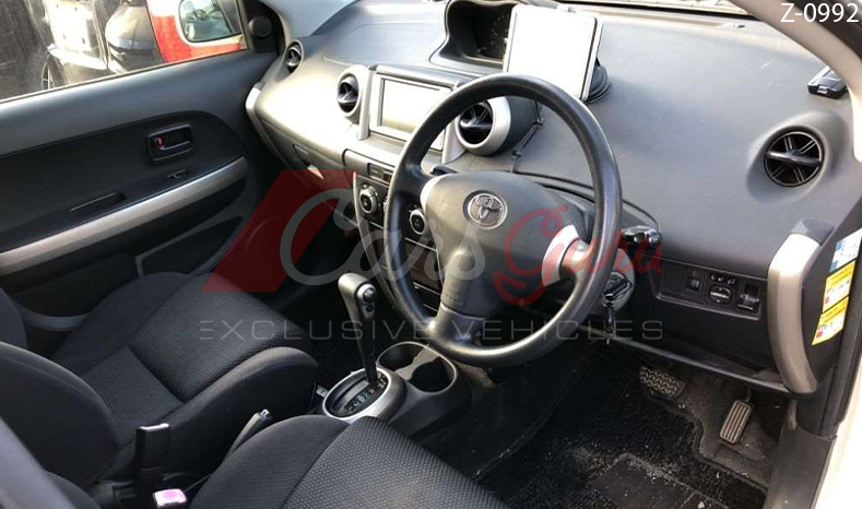 2004 Toyota IST image-9