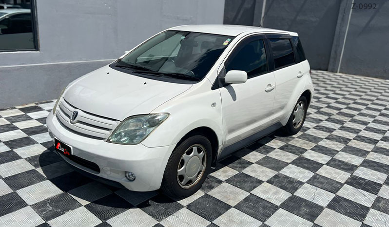 2004 Toyota IST image-20