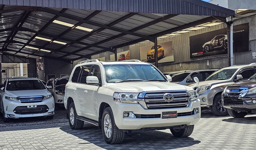 2018 Toyota Land Cruiser 200 AX image-1