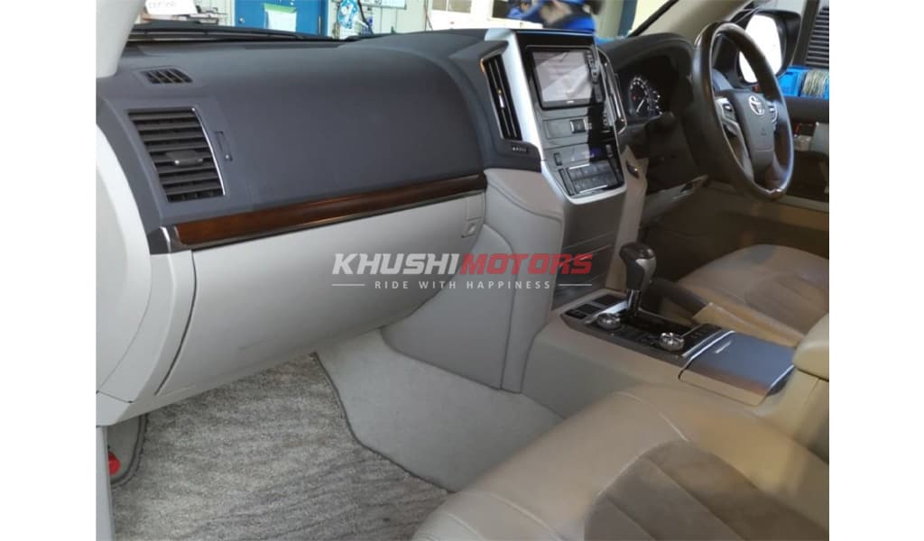 2018 Toyota Land Cruiser 200 AX image-3