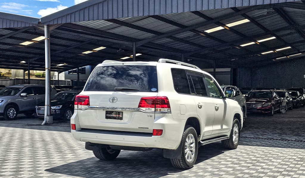 2018 Toyota Land Cruiser 200 AX image-12