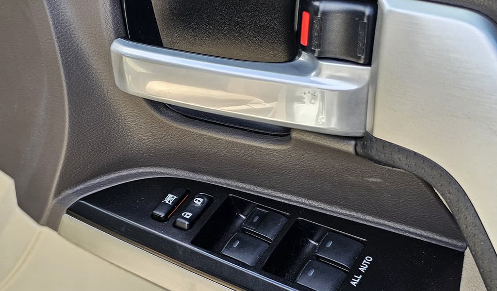 2018 Toyota Land Cruiser 200 AX image-21