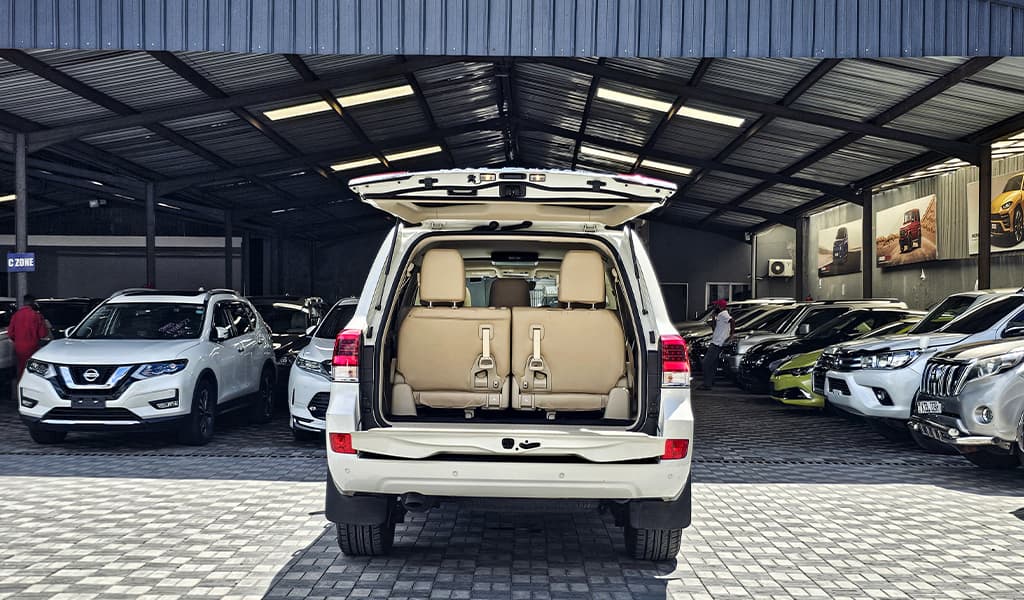 2018 Toyota Land Cruiser 200 AX image-22