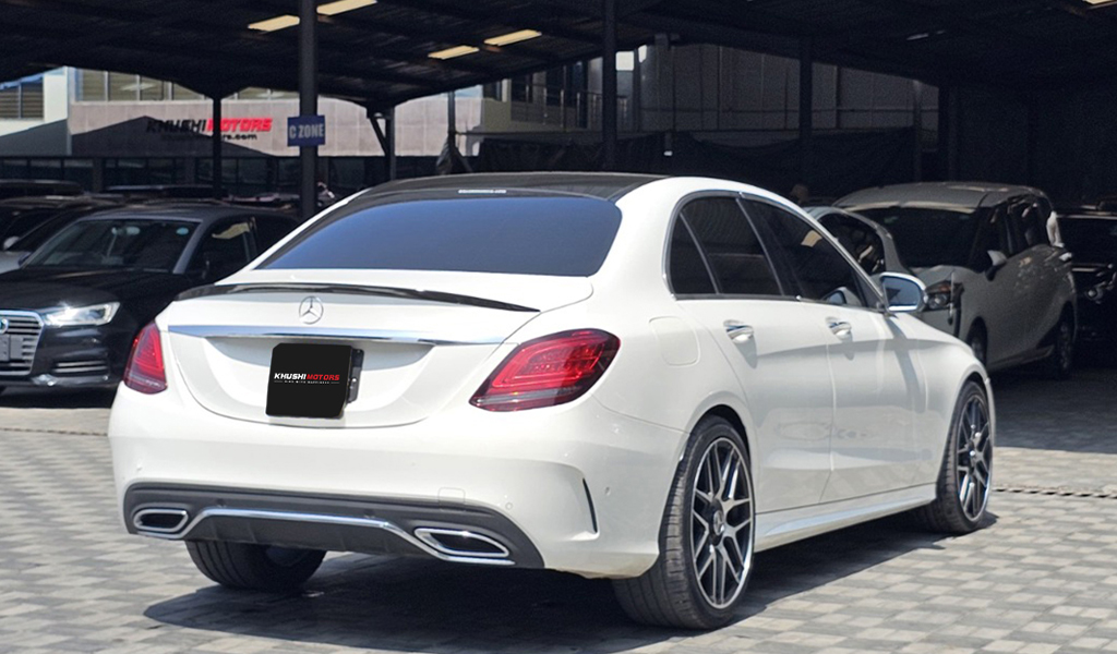 2018 Mercedes-Benz C-Class C220 image-2
