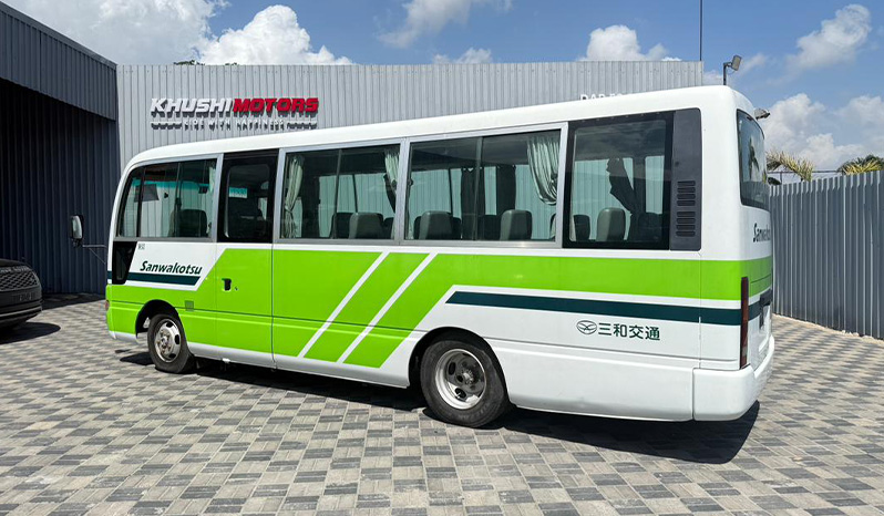 2000 Isuzu Journey image-9