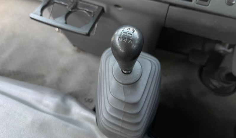 2000 Isuzu Journey image-14