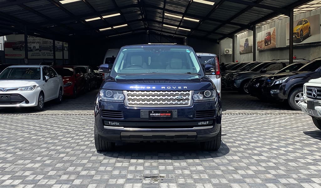 2017 Land Rover Range Rover Vogue image-1