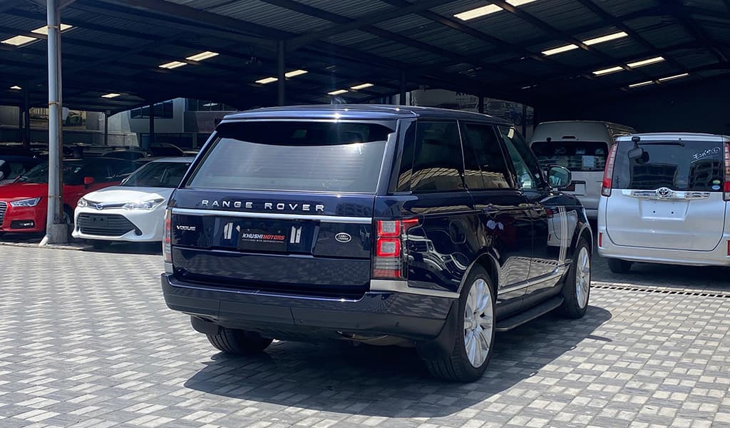 2017 Land Rover Range Rover Vogue image-5