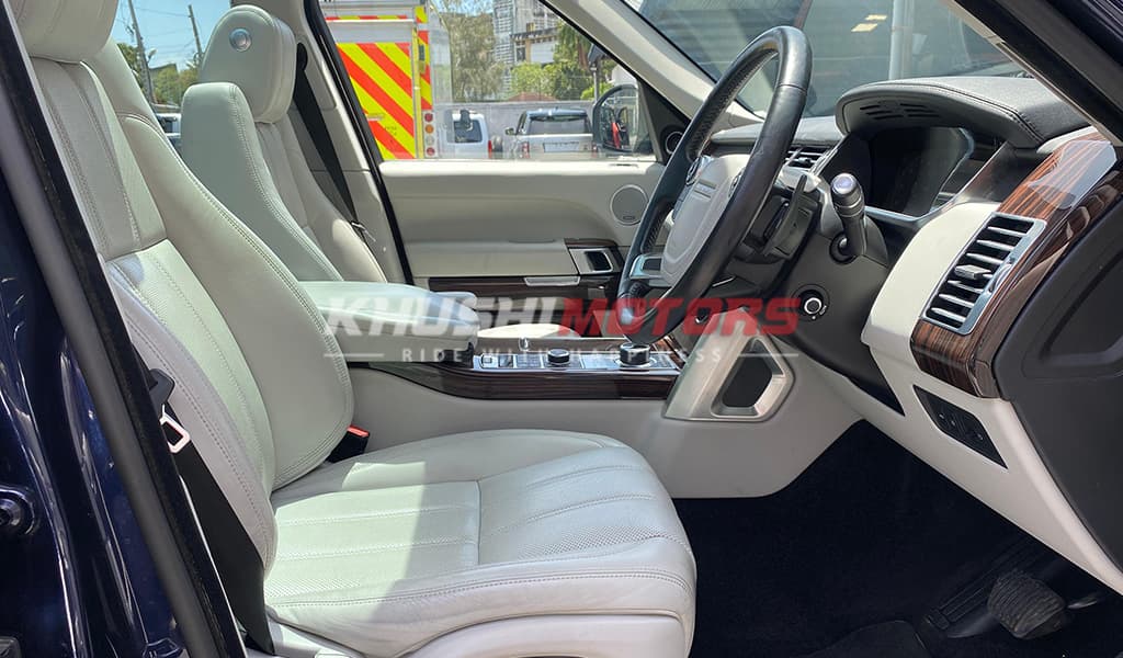 2017 Land Rover Range Rover Vogue image-7