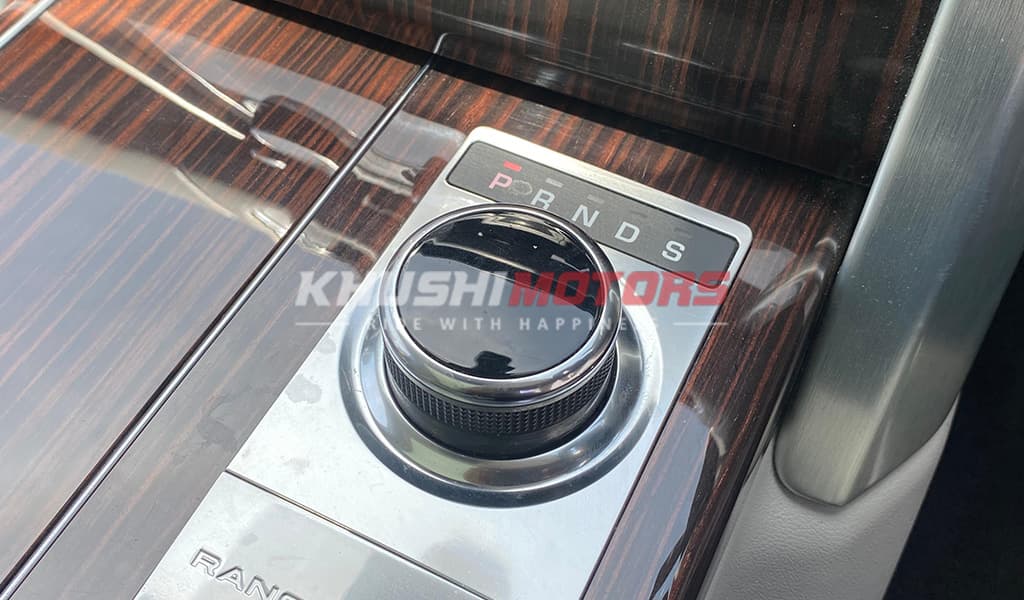 2017 Land Rover Range Rover Vogue image-8