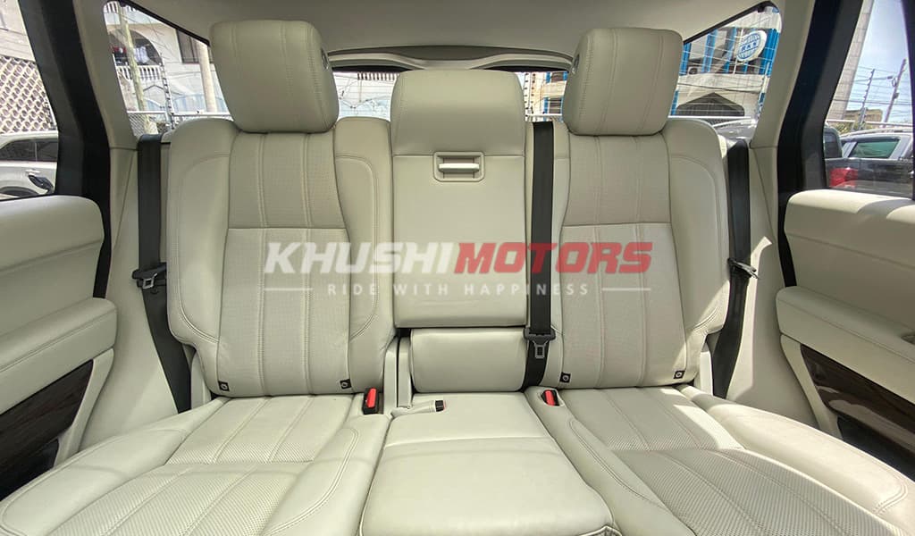 2017 Land Rover Range Rover Vogue image-9