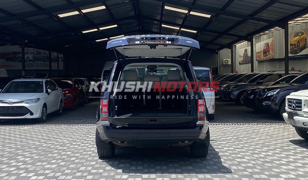 2017 Land Rover Range Rover Vogue image-10