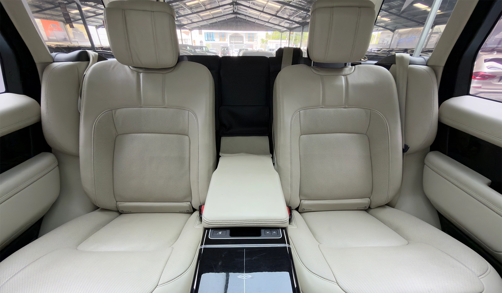 2019 Land Rover Range Rover Vogue image-9