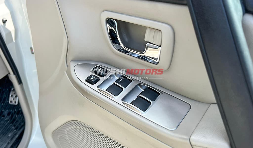 2008 Mitsubishi Pajero image-13