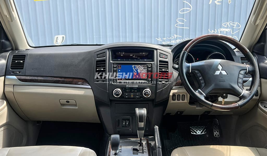 2008 Mitsubishi Pajero image-15