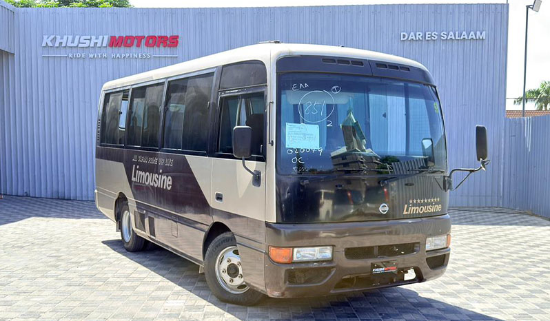 2004 Nissan Civilian image-1