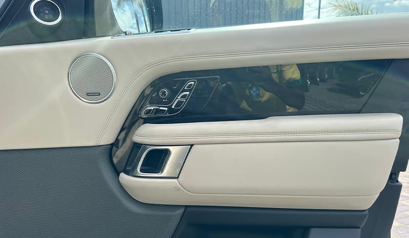 2019 Land Rover Range Rover Vogue image-5