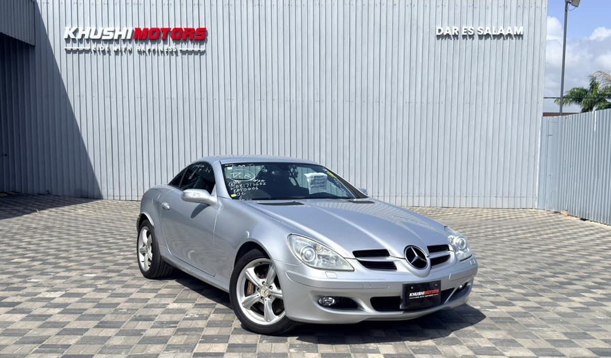 2015 Mercedes-Benz SLK350 image-1