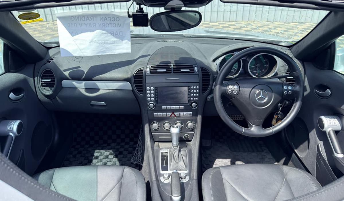 2015 Mercedes-Benz SLK350 image-12