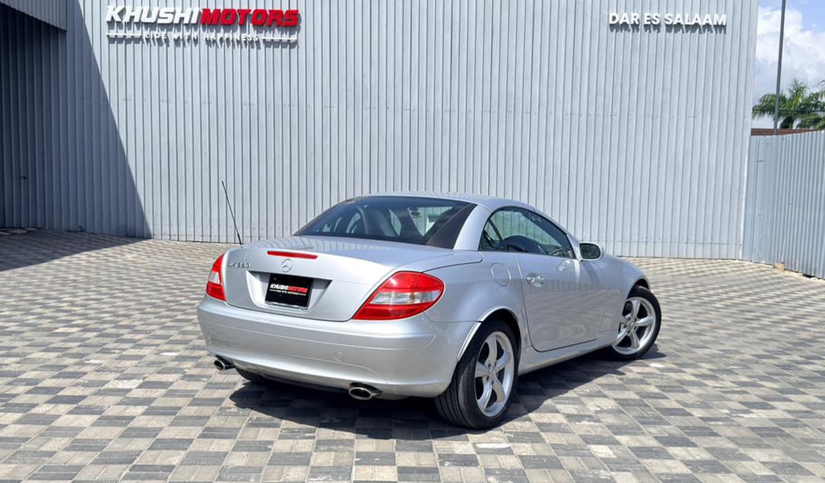 2015 Mercedes-Benz SLK350 image-13