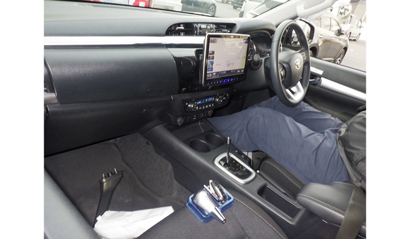2021 Toyota Hilux image-2