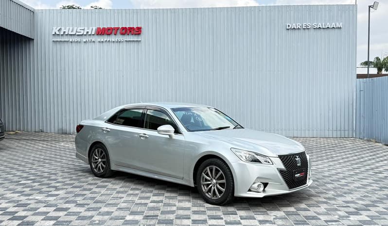 2013 Toyota Crown image-1