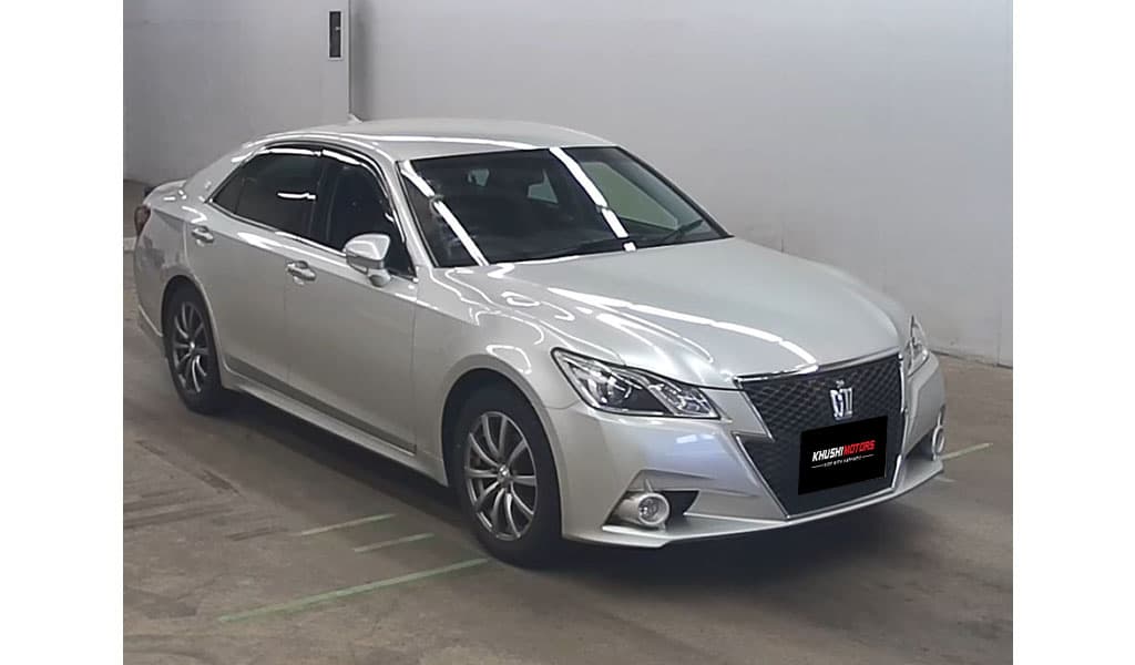 2013 Toyota Crown image-3